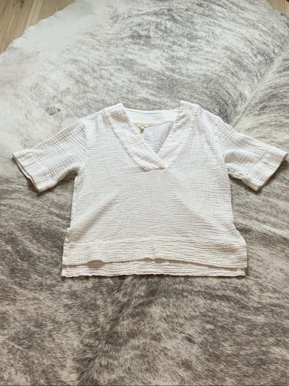 Faherty White Textured V-Neck Short-Sleeve Top